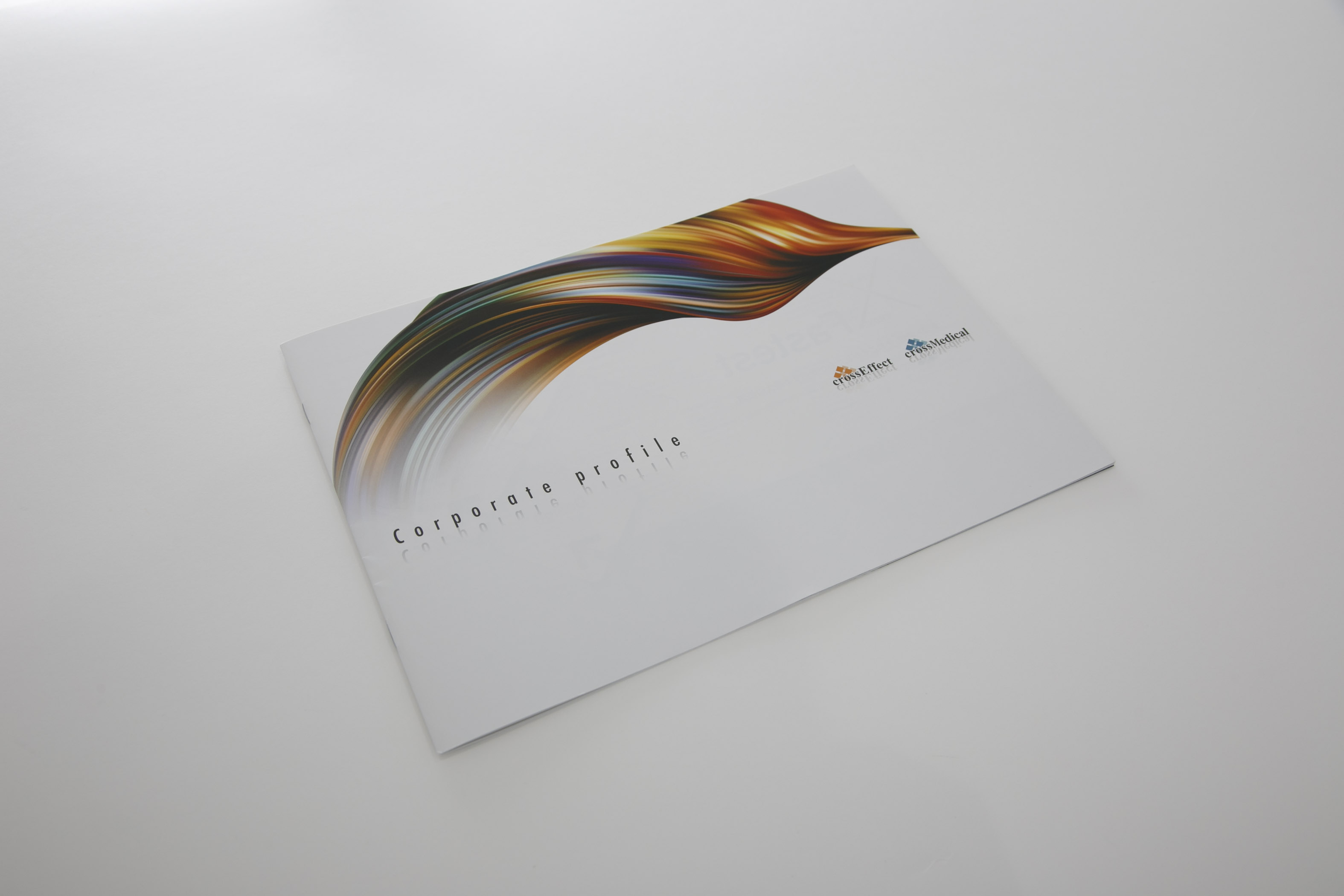 会社案内でありながら コンセプトブックを思わせるデザイン コンペで平均5 8案 100人のデザイナー