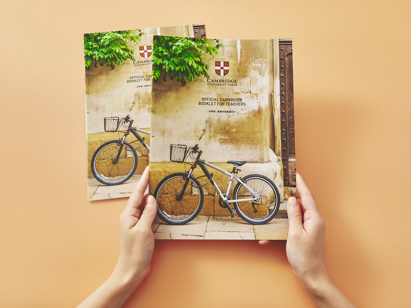 ケンブリッジ大学出版部門カタログデザイン表紙