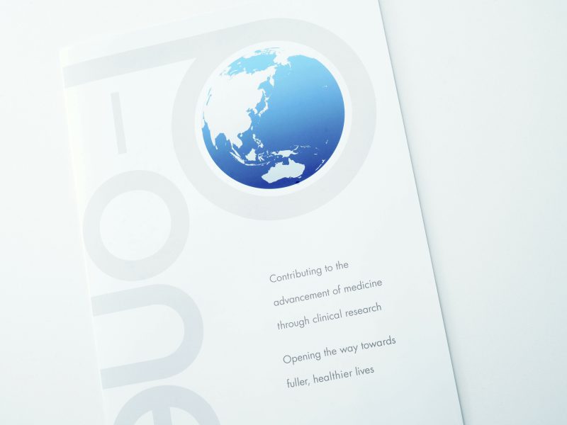 クリニック・英語パンフレット・表紙デザイン