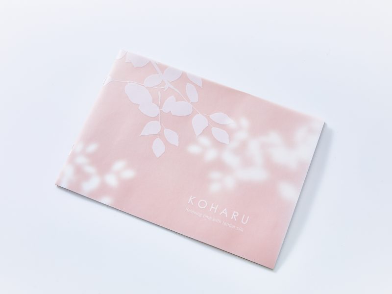 トレーシングペーパーを使用したパンフレット表紙