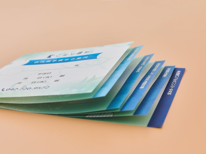 印刷手法に工夫のある会社案内パンフレット見本1